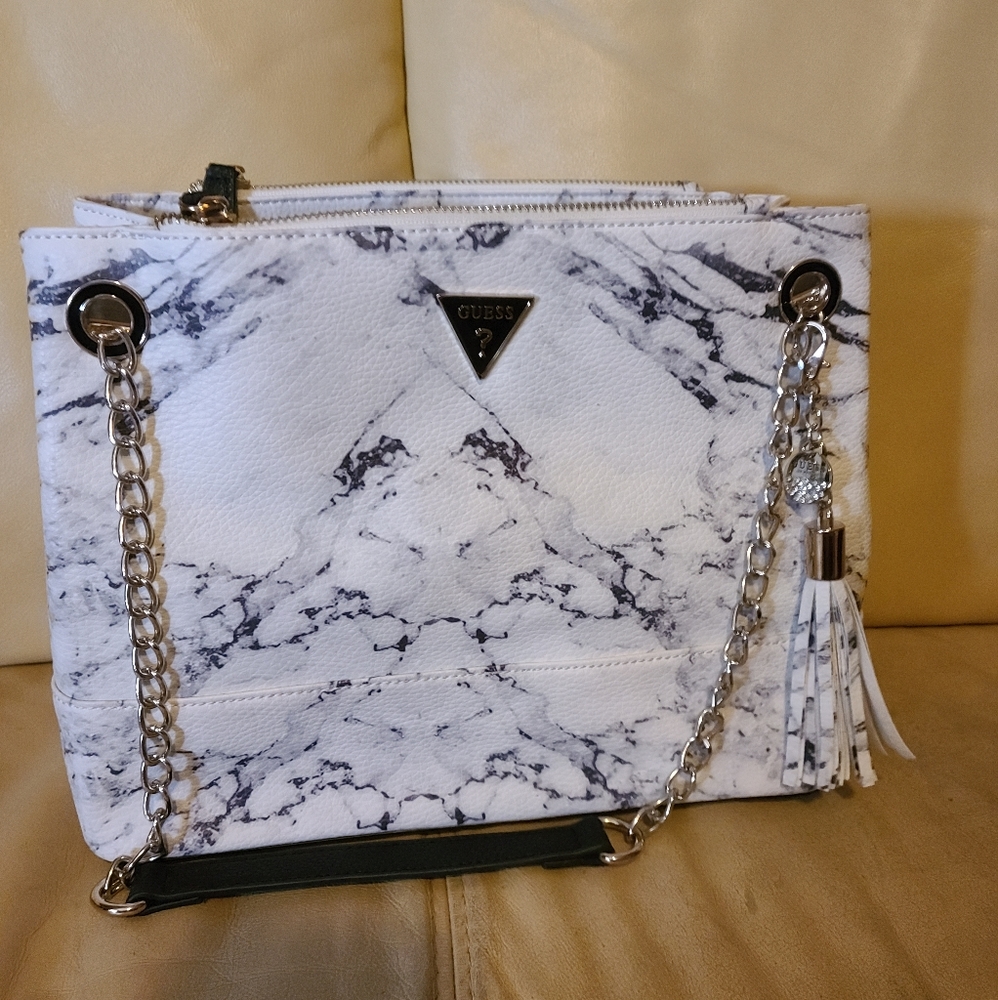 🛑SOLD🛑Guess satchel